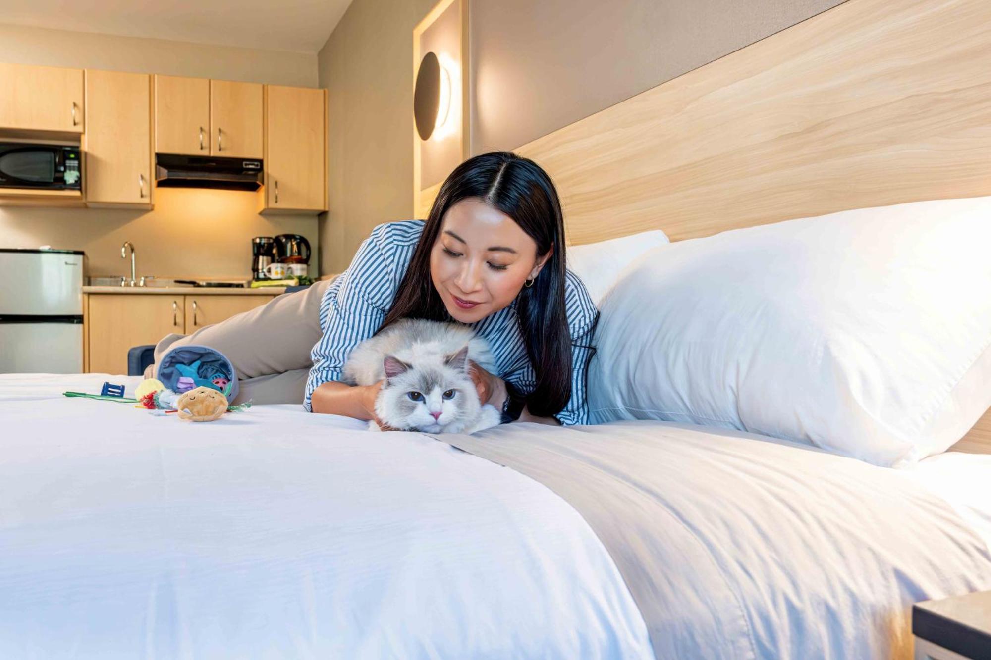 Accent Inns Kamloops Bagian luar foto